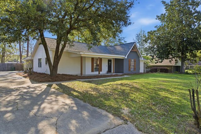 403 Kensington Dr., Hattiesburg, MS 39402