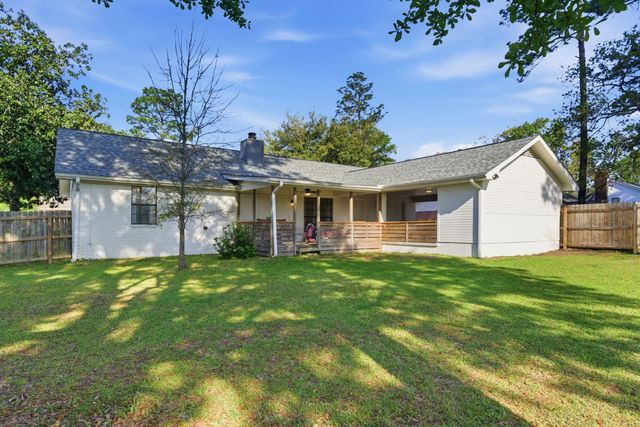 403 Kensington Dr., Hattiesburg, MS 39402