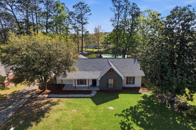 403 Kensington Dr., Hattiesburg, MS 39402