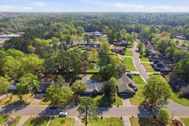 403 Kensington Dr., Hattiesburg, MS 39402