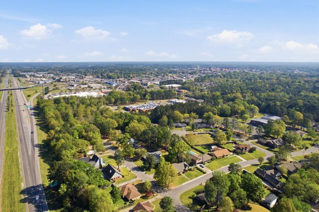 403 Kensington Dr., Hattiesburg, MS 39402