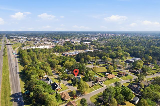 403 Kensington Dr., Hattiesburg, MS 39402