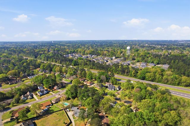 403 Kensington Dr., Hattiesburg, MS 39402