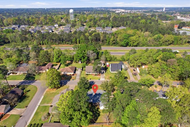 403 Kensington Dr., Hattiesburg, MS 39402