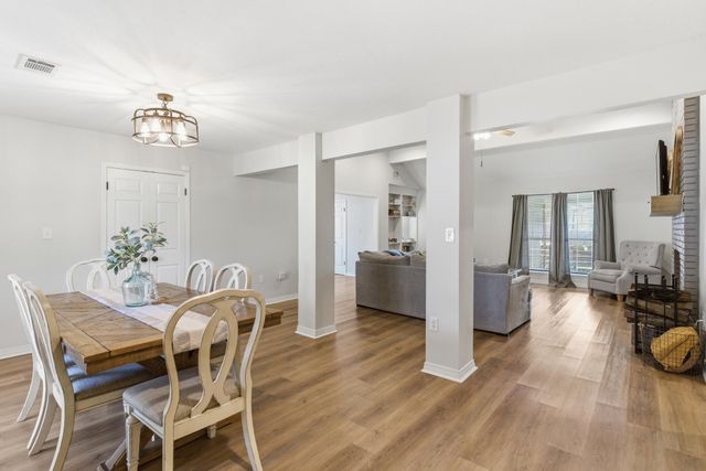 403 Kensington Dr., Hattiesburg, MS 39402