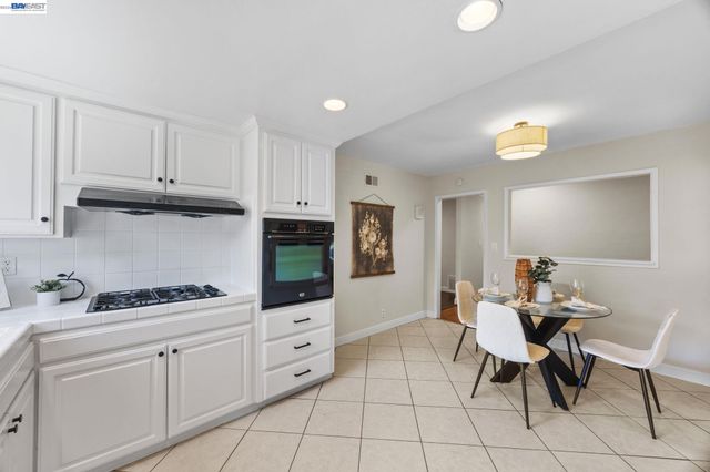 5582 Jonathan Dr, Newark, CA 94560