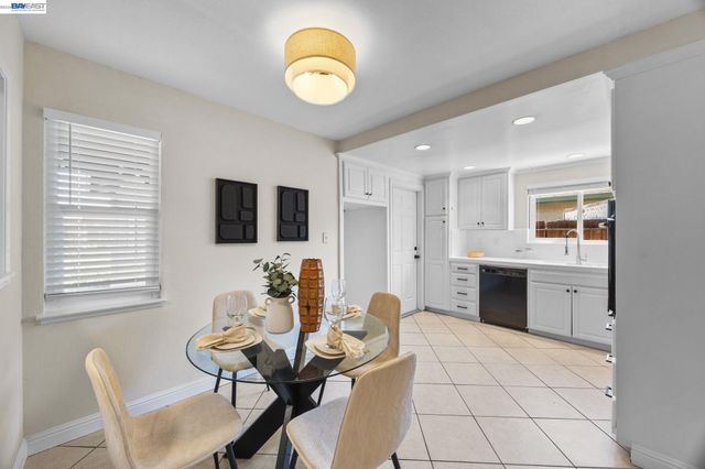 5582 Jonathan Dr, Newark, CA 94560