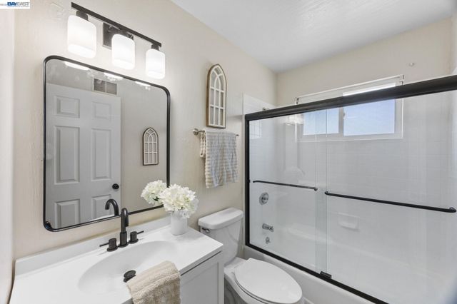 5582 Jonathan Dr, Newark, CA 94560
