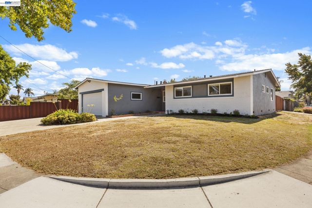 5582 Jonathan Dr, Newark, CA 94560