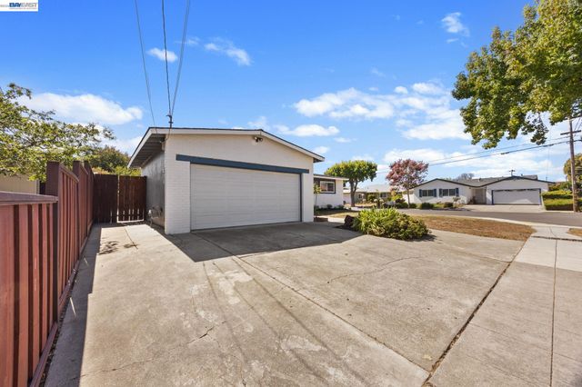 5582 Jonathan Dr, Newark, CA 94560