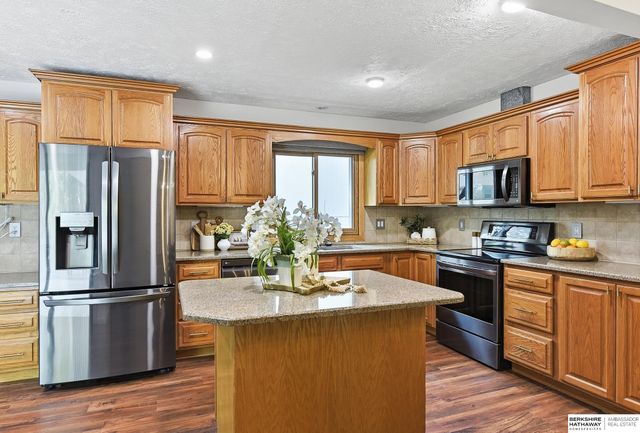 823 Tara Road, Papillion, NE 68046