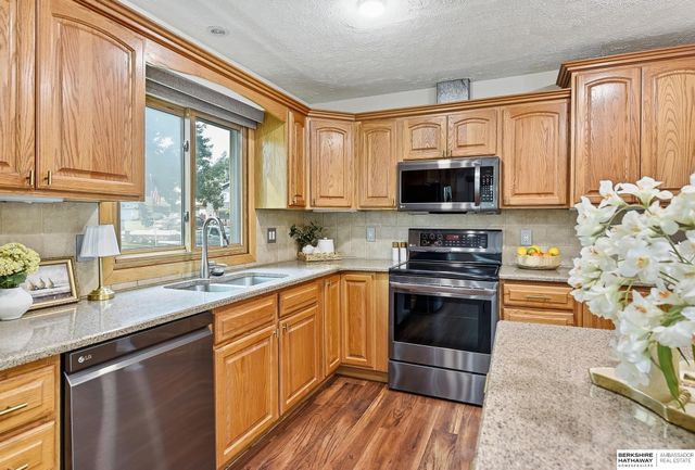 823 Tara Road, Papillion, NE 68046