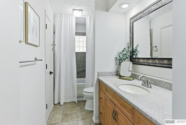 823 Tara Road, Papillion, NE 68046