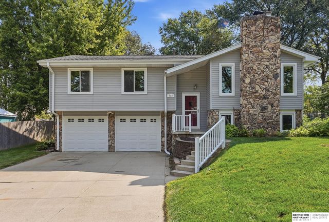 823 Tara Road, Papillion, NE 68046