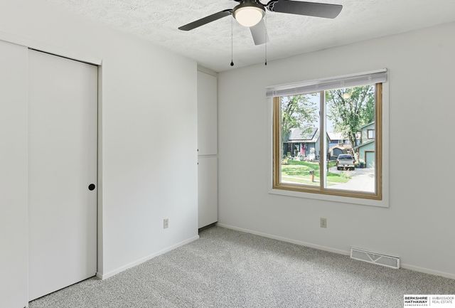 823 Tara Road, Papillion, NE 68046