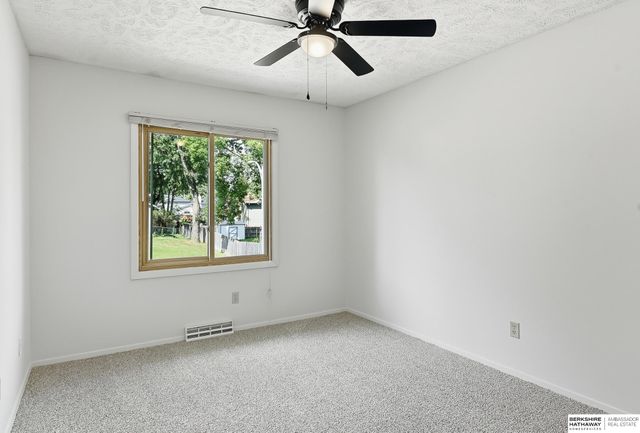 823 Tara Road, Papillion, NE 68046
