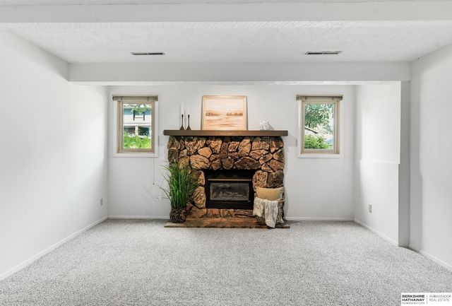 823 Tara Road, Papillion, NE 68046