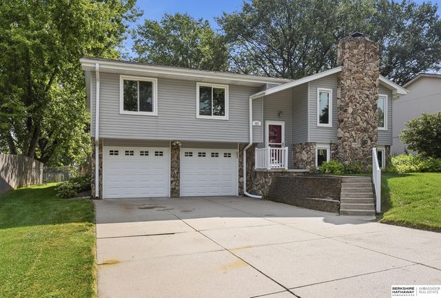 823 Tara Road, Papillion, NE 68046