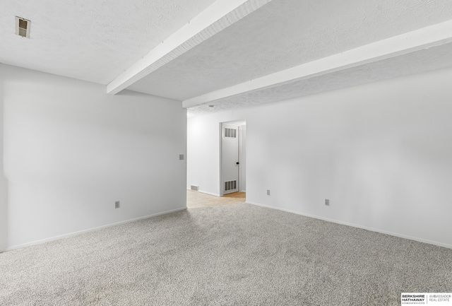 823 Tara Road, Papillion, NE 68046