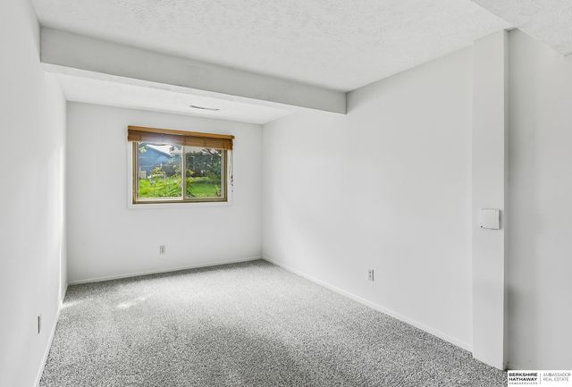 823 Tara Road, Papillion, NE 68046