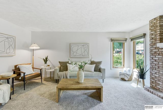 823 Tara Road, Papillion, NE 68046
