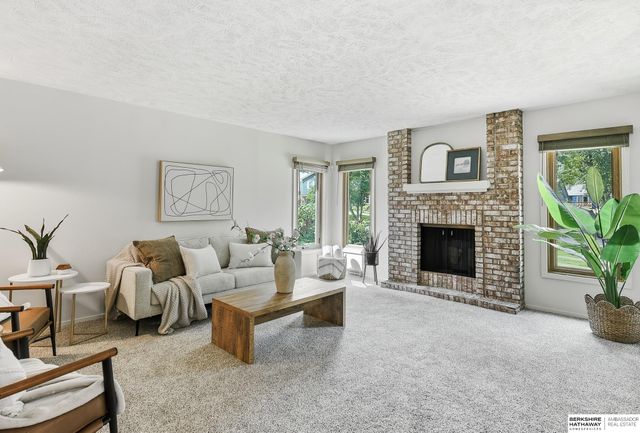 823 Tara Road, Papillion, NE 68046