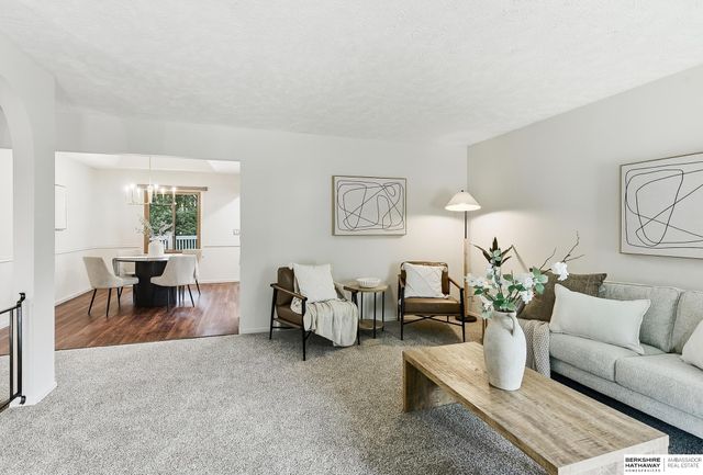 823 Tara Road, Papillion, NE 68046