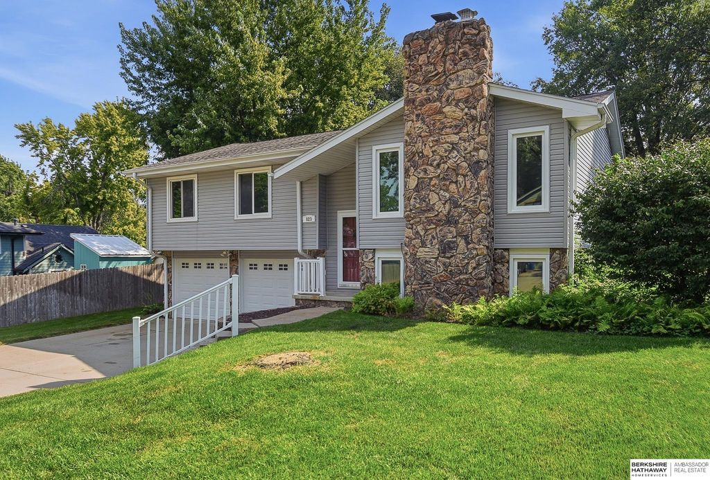 823 Tara Road, Papillion, NE 68046