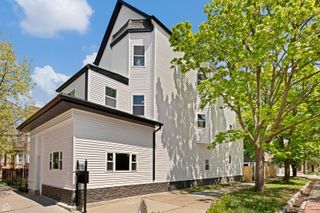 2901 N SACRAMENTO Avenue, Chicago, IL 60618