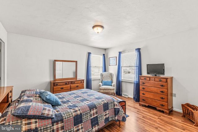 136 CONEWAGO DR, Hanover, PA 17331