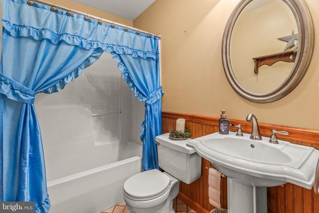 136 CONEWAGO DR, Hanover, PA 17331