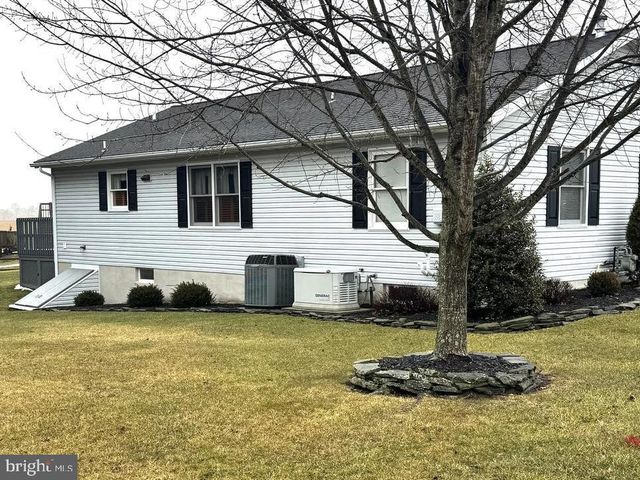 136 CONEWAGO DR, Hanover, PA 17331