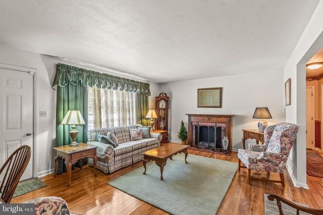 136 CONEWAGO DR, Hanover, PA 17331