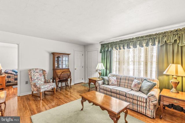 136 CONEWAGO DR, Hanover, PA 17331