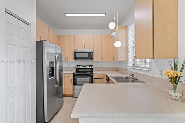 2109 NE 3rd Ct, Homestead, FL 33033