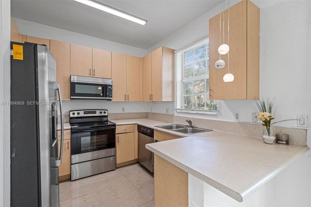 2109 NE 3rd Ct, Homestead, FL 33033