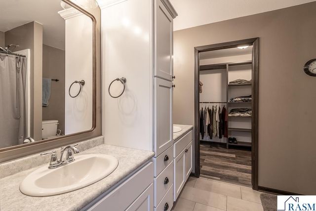 2021 Bluestem Drive, Mankato, MN 56001