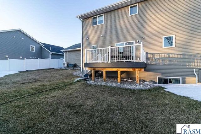 2021 Bluestem Drive, Mankato, MN 56001