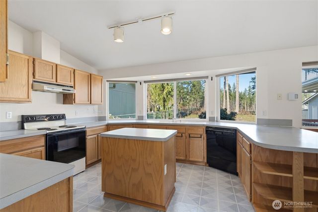 1351 E Island Lake Drive, Shelton, WA 98584