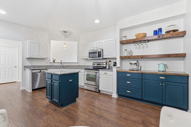 7277 Charlotte Pike Unit 303, Nashville, TN 37209