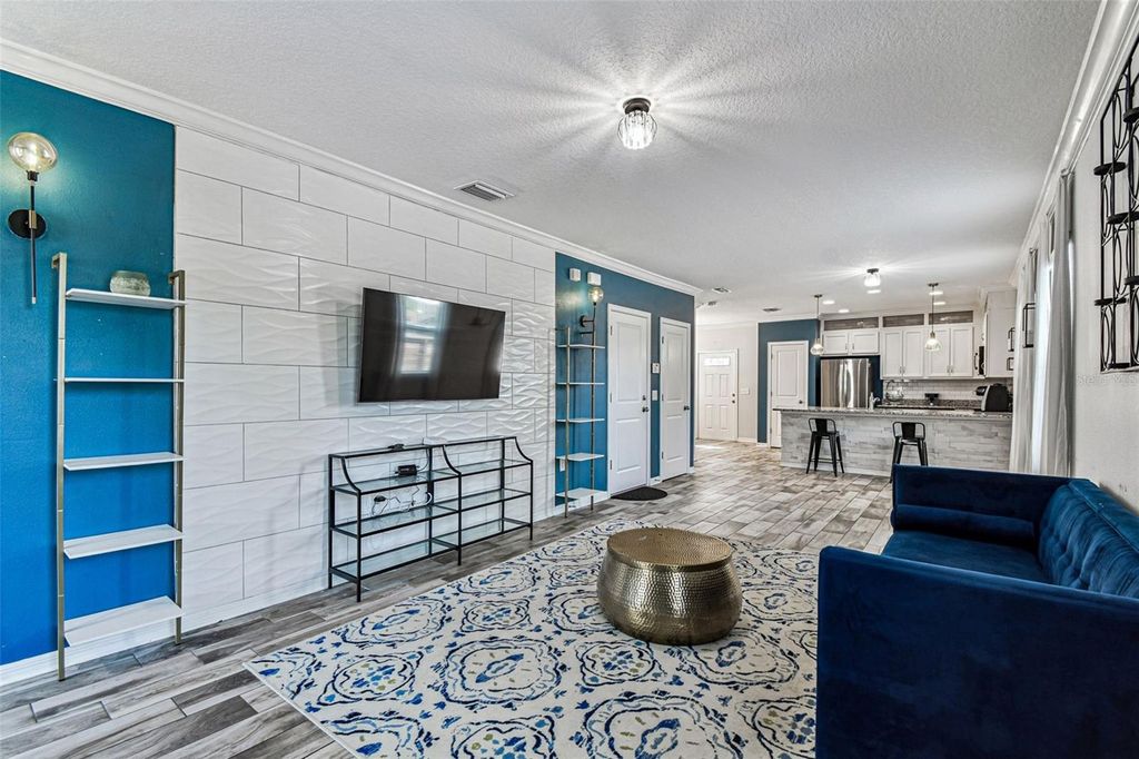 Image 5 of property listing at 2601 E LAKE AVENUE A, Tampa, FL 33610