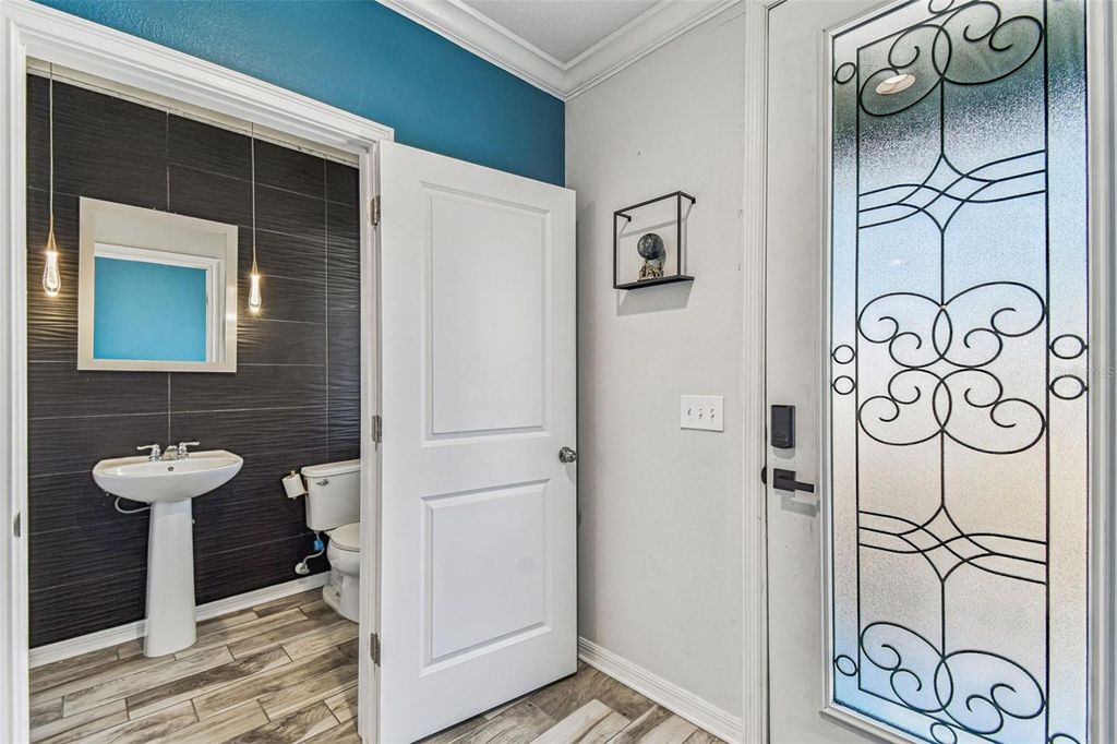 Image 6 of property listing at 2601 E LAKE AVENUE A, Tampa, FL 33610