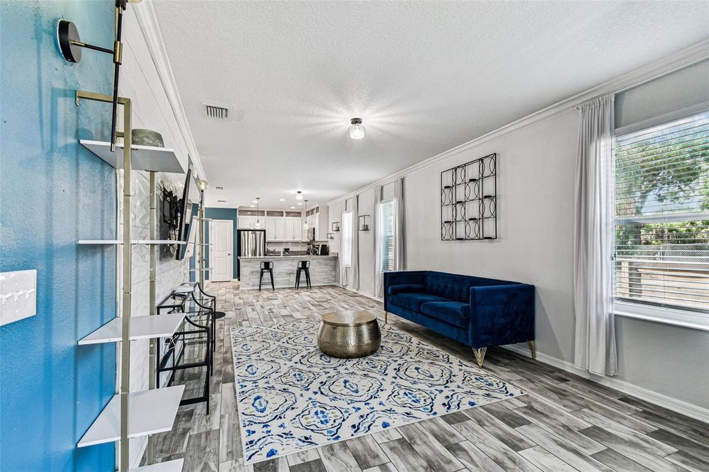 Image 8 of property listing at 2601 E LAKE AVENUE A, Tampa, FL 33610