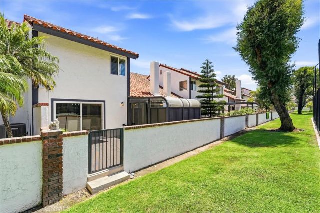 1409 Arch Lane, Huntington Beach, CA 92648