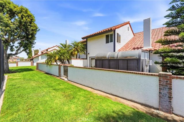 1409 Arch Lane, Huntington Beach, CA 92648