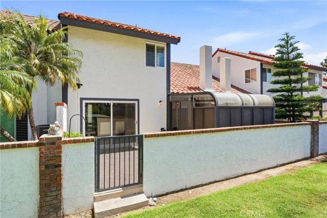1409 Arch Lane, Huntington Beach, CA 92648
