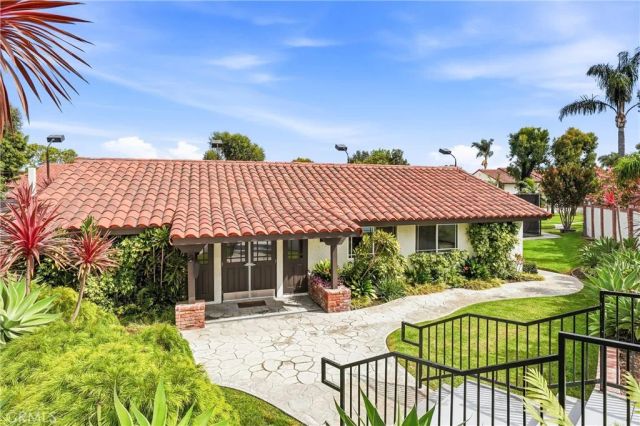 1409 Arch Lane, Huntington Beach, CA 92648