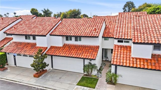 1409 Arch Lane, Huntington Beach, CA 92648
