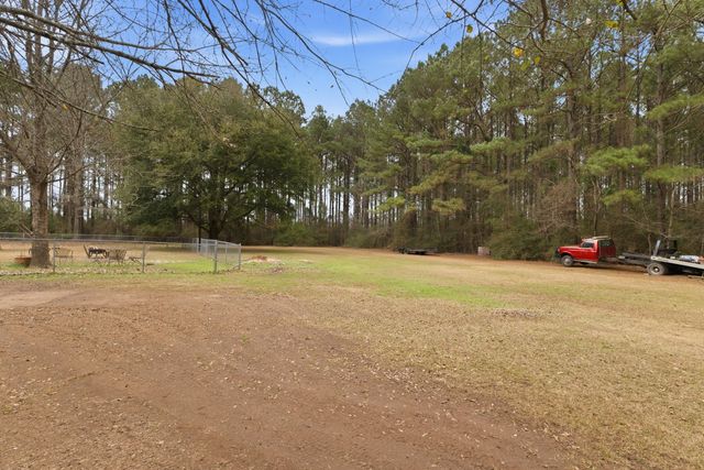 624 Eatonville Rd., Hattiesburg, MS 39401