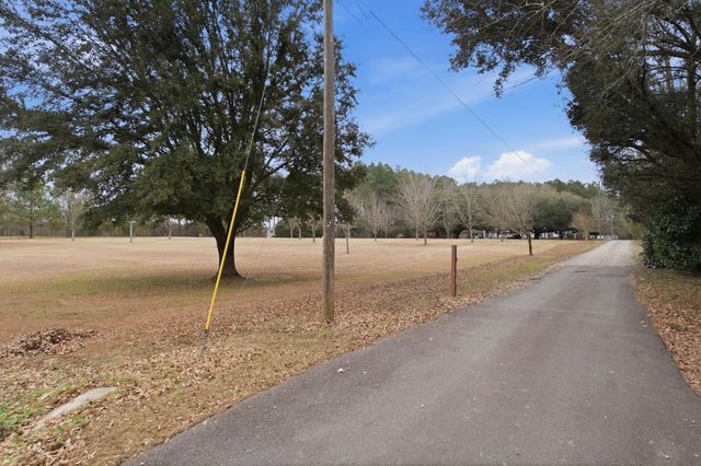 624 Eatonville Rd., Hattiesburg, MS 39401